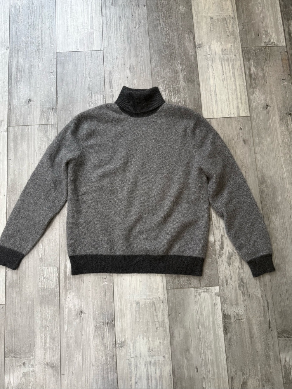 Express 100% Cashmere Gray Contrast Trim Turtleneck Sweater Large